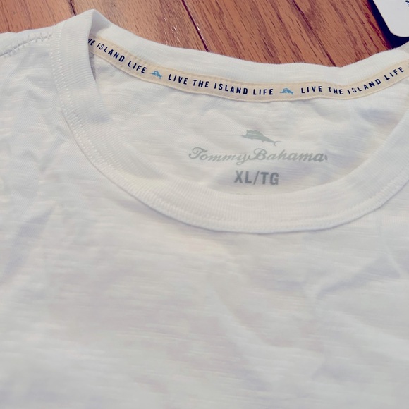 Tommy Bahama White Long Sleeve Feelin’ Festive Graphic Tee - Picture 7 of 7